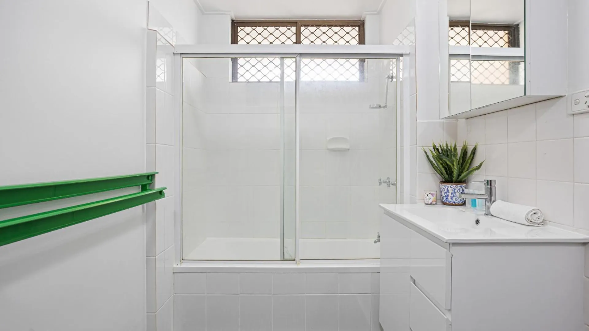 Apartment Spacious 1-Bed In The Heart Of Teneriffe Brisbane